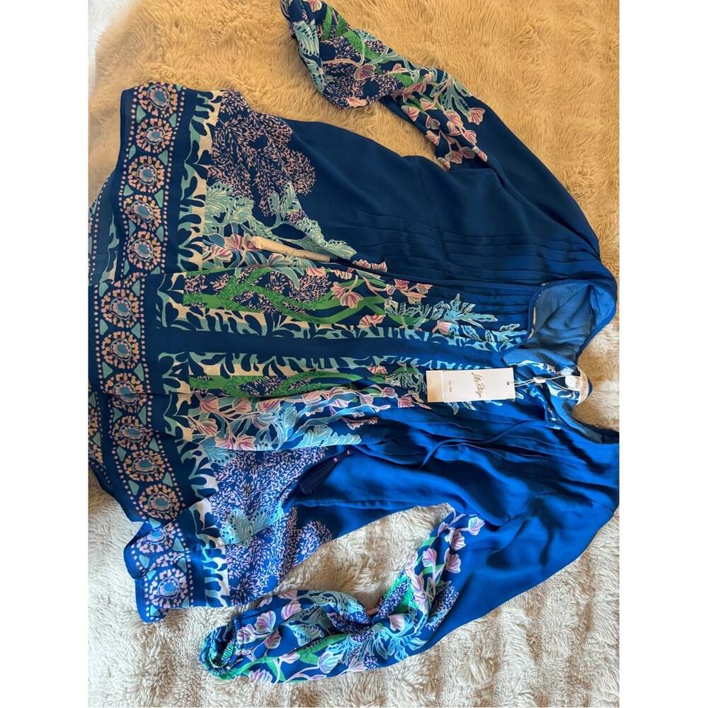 Lilly Pulitzer Royal Blue Floral V-Neck Pleated Blouse - Picture 4 of 6